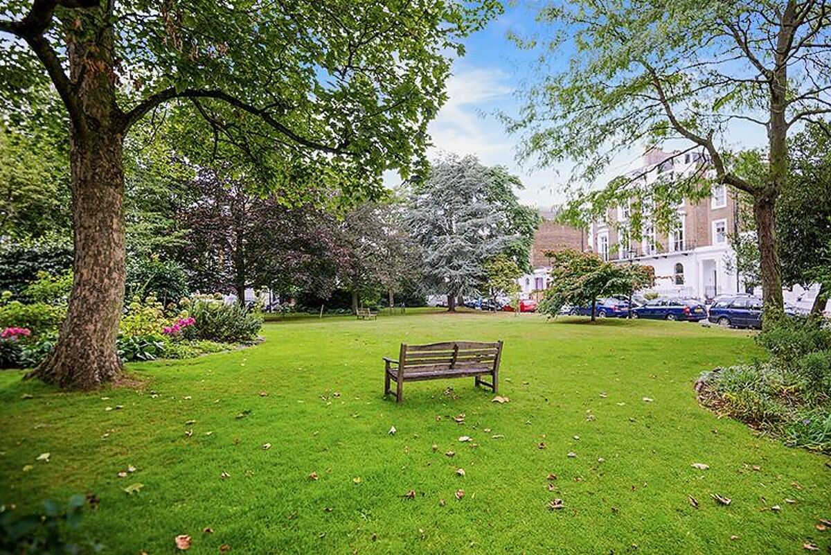 house to rent in Crescent Grove, Clapham Common, London, SW4