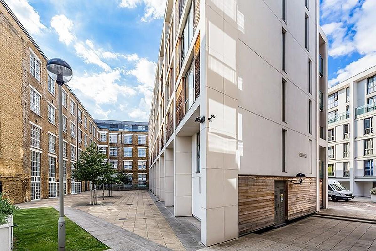 Flat to rent in The Printworks, Clapham Road, Stockwell, London, SW9