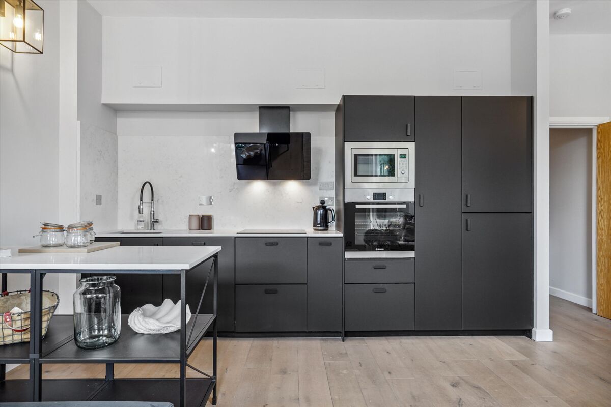 flat to rent in The Pavement, Clapham Old Town, London, SW4