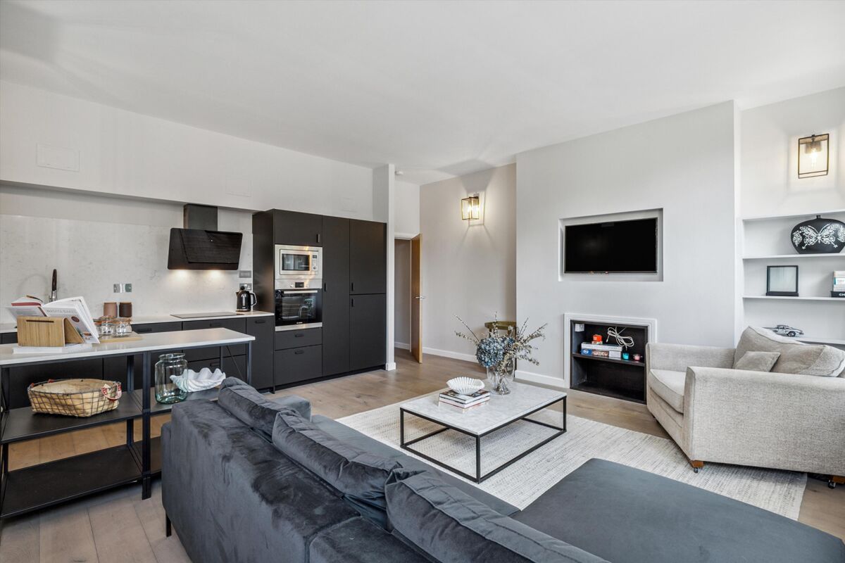 flat to rent in The Pavement, Clapham Old Town, London, SW4