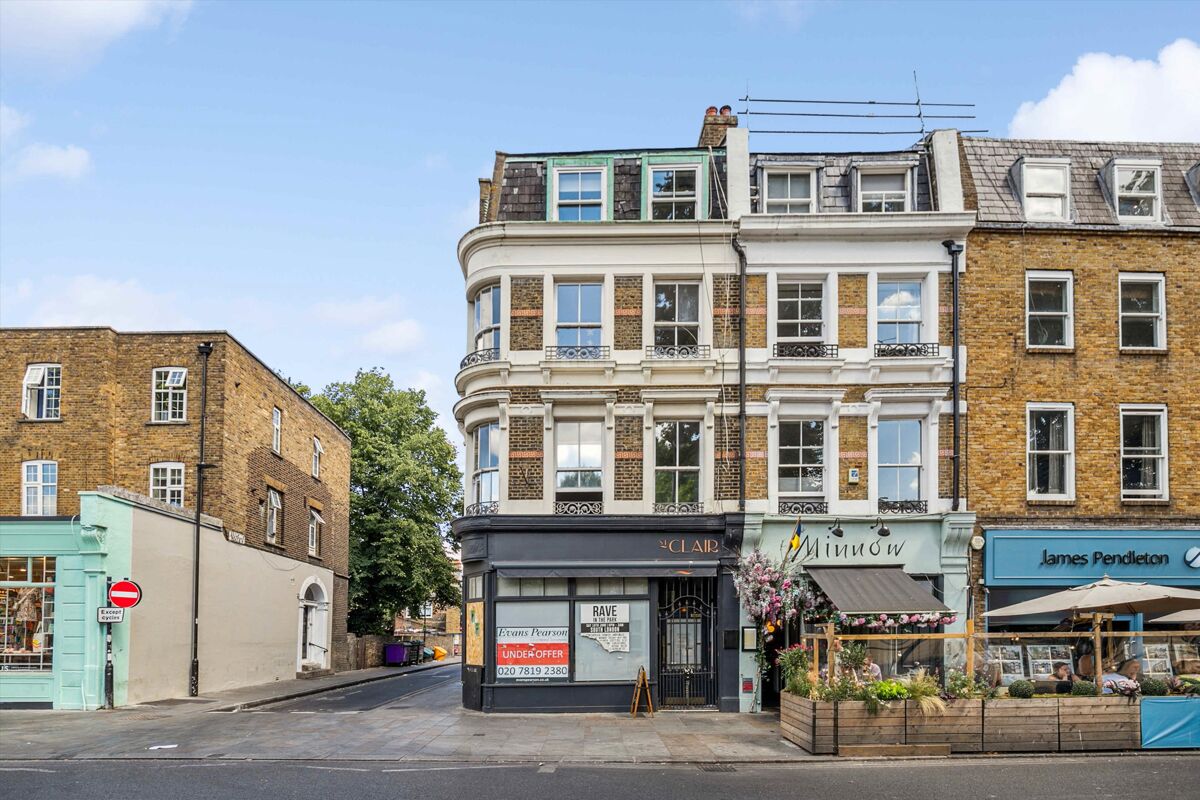 flat to rent in The Pavement, Clapham Old Town, London, SW4