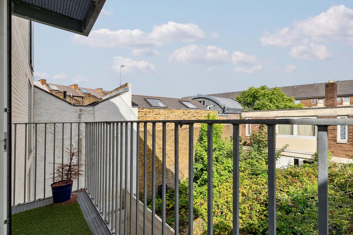 flat to rent in Bedford Road, Clapham, London, SW4 CPQ012251397