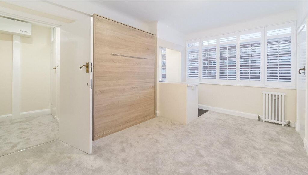 Image of Balham High Road, London, SW17