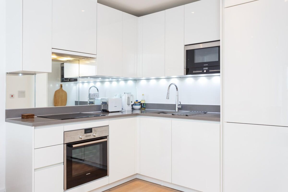 flat to rent in The Library Building, St Lukes Avenue, Clapham, London ...