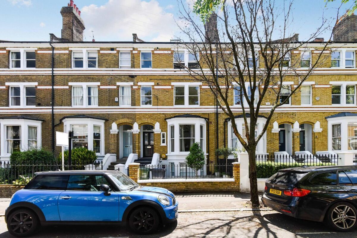 flat to rent in Lillieshall Road, Clapham Old Town, London, SW4