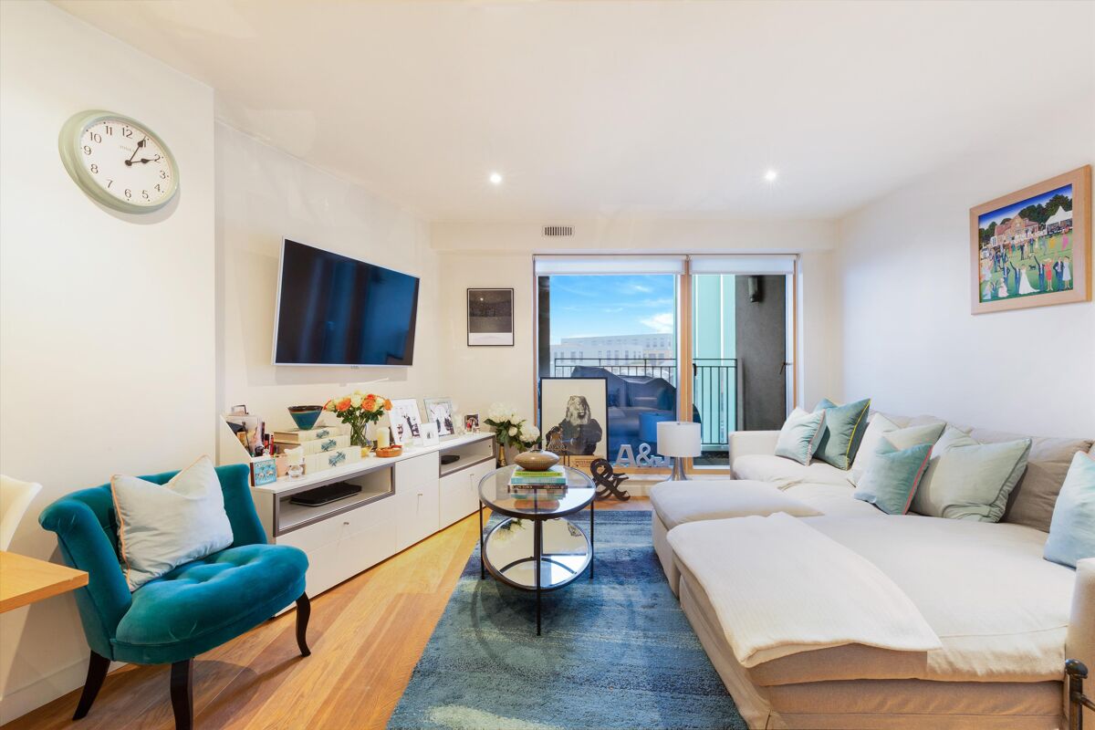 flat to rent in Hardwicks Square, Wandsworth, London, SW18