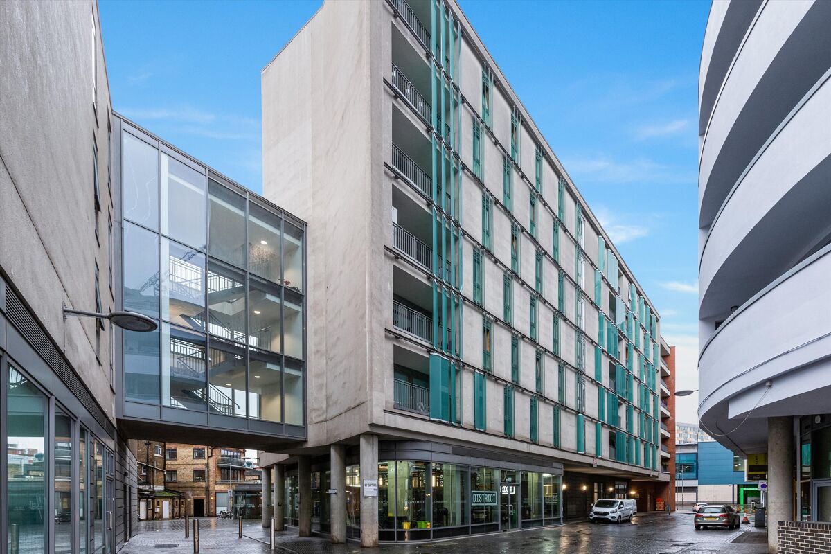 flat to rent in Hardwicks Square, Wandsworth, London, SW18