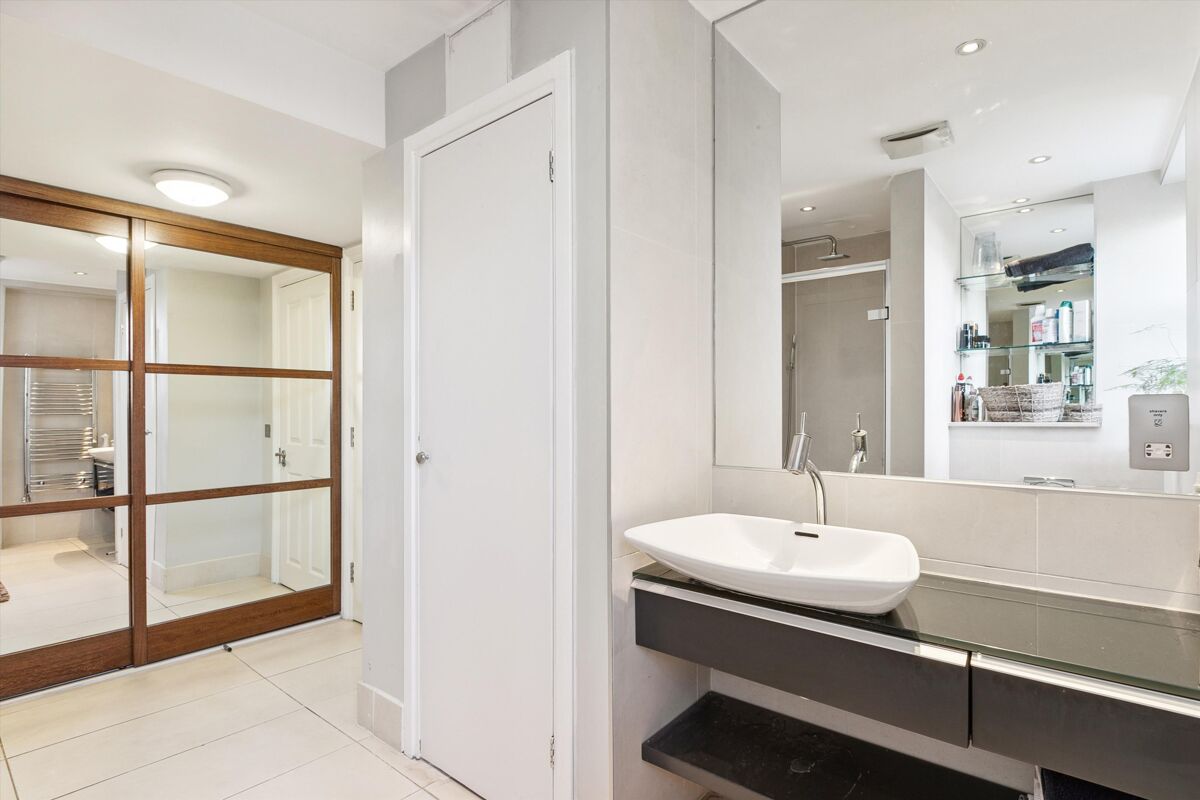 flat to rent in Thornton Place, Clapham Common North Side, Clapham