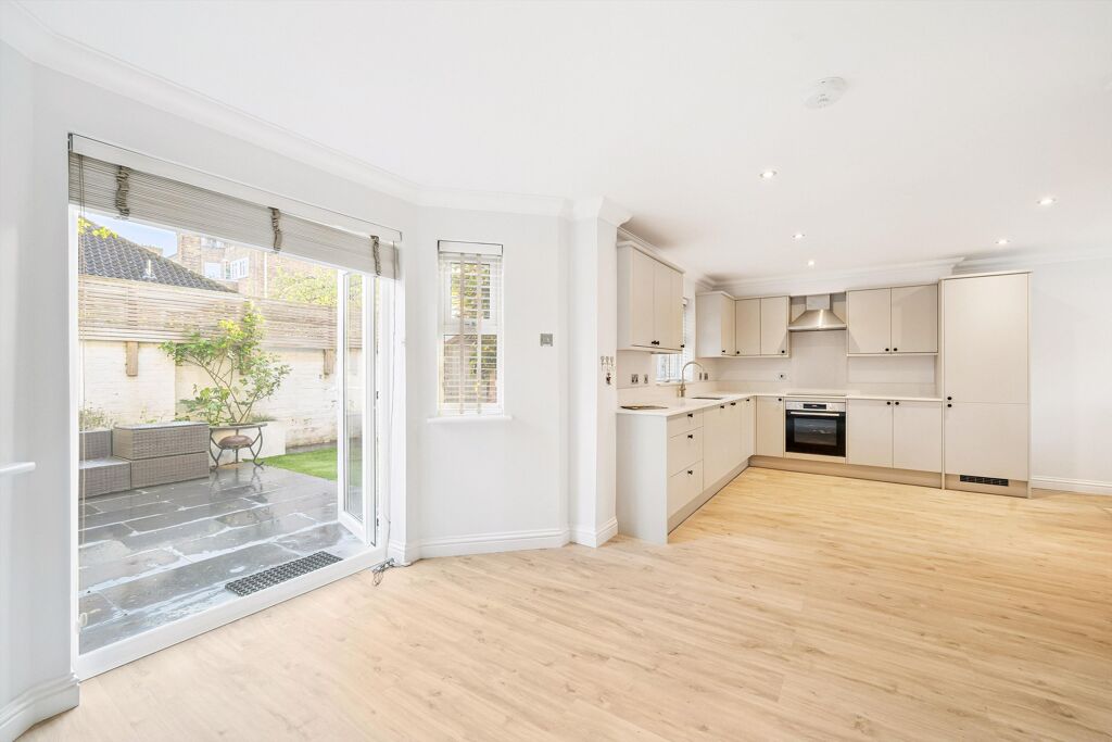 Image of Clarence Mews, London SW12