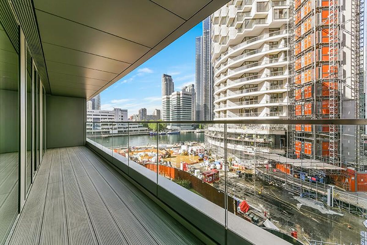 flat to rent in 10 Park Drive, Canary Wharf, London, E14 CUS012016355