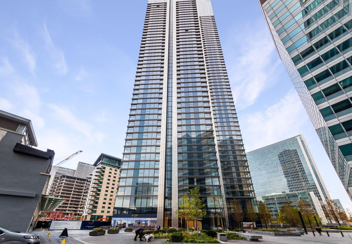 flat to rent in Hampton Tower, Marsh Wall, London, E14 - CUS012075517