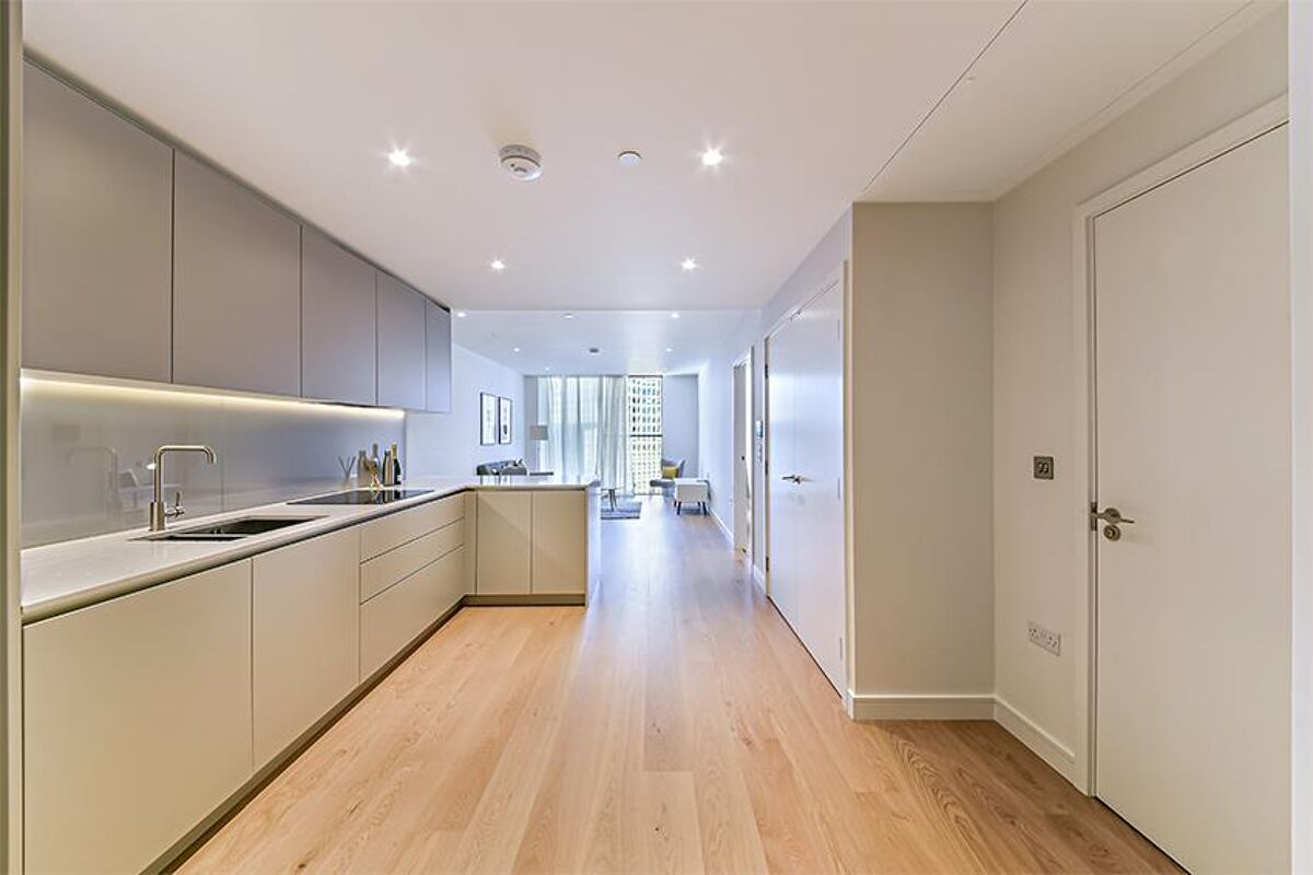 flat to rent in Hampton Tower,