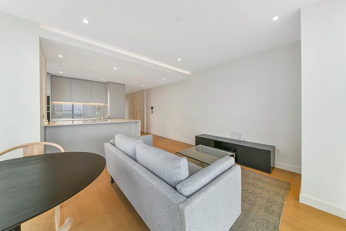 flat to rent in Hampton Tower, Marsh Wall, London, E14 - CUS012111217 ...