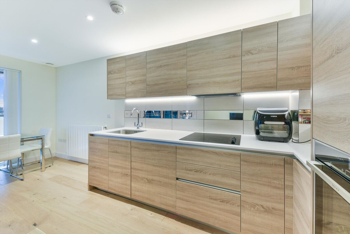 flat to rent in Hampton Apartments, Duke of Wellington Avenue, Royal