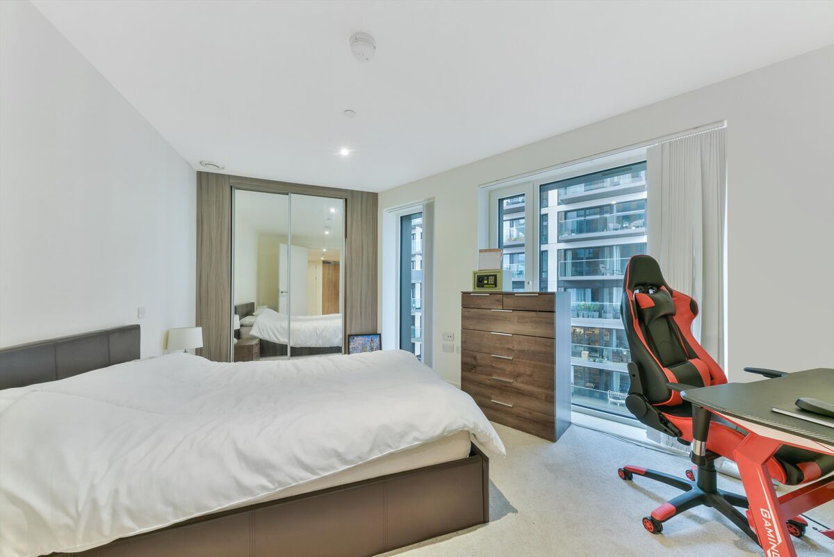 flat to rent in Hampton Apartments, Duke of Wellington Avenue, Royal