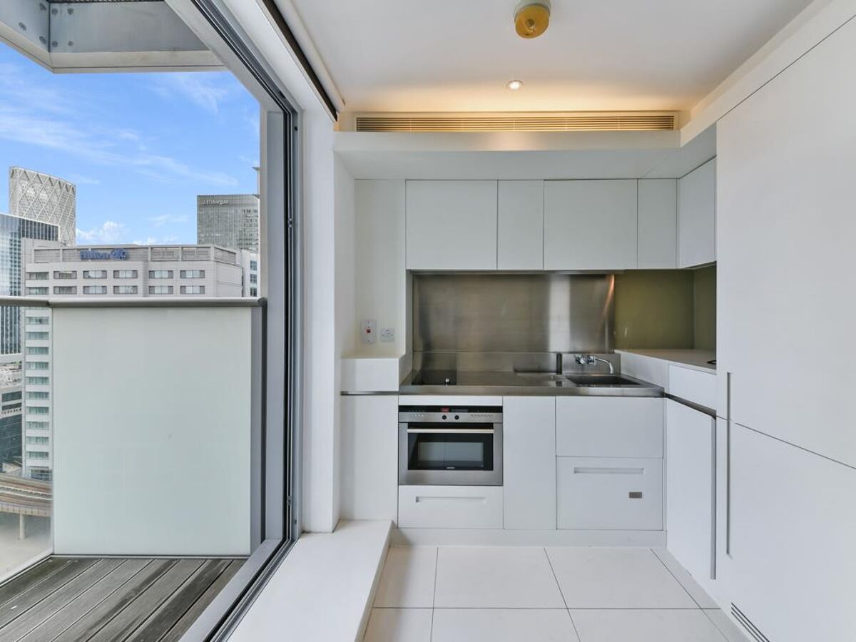 Flat to rent in Pan Peninsula, Pan Peninsula Square, London, E14