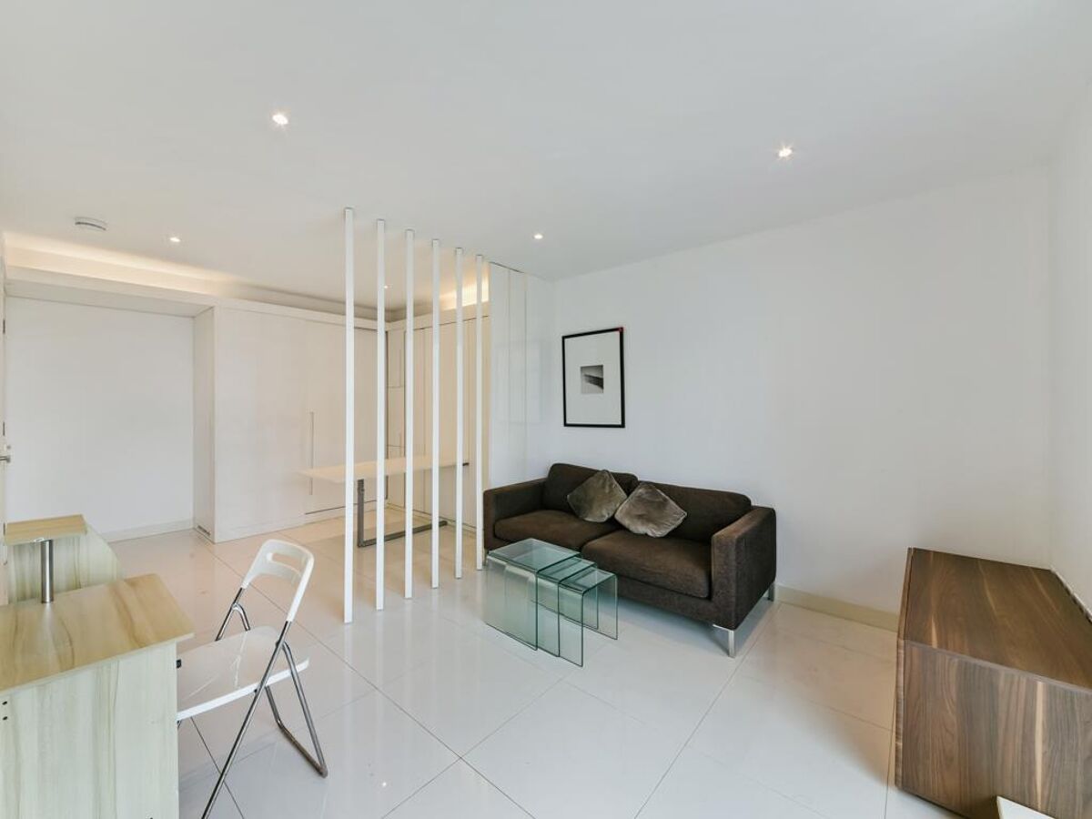 Flat to rent in Pan Peninsula, Pan Peninsula Square, London, E14