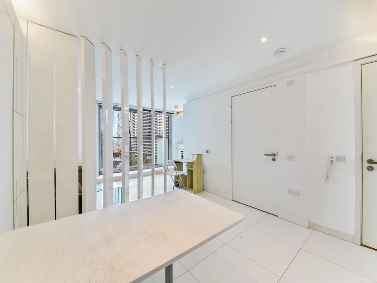 Flat to rent in Pan Peninsula, Pan Peninsula Square, London, E14