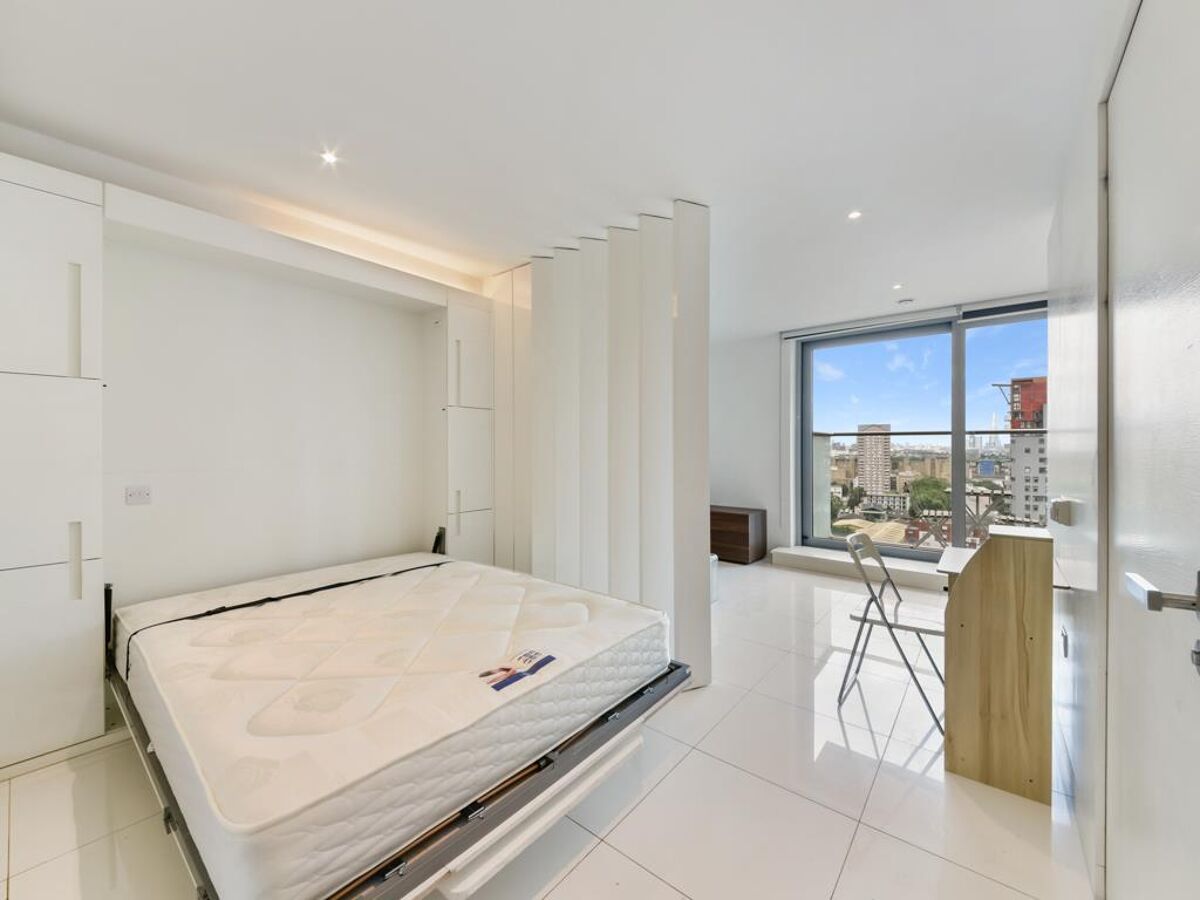 Flat to rent in Pan Peninsula, Pan Peninsula Square, London, E14