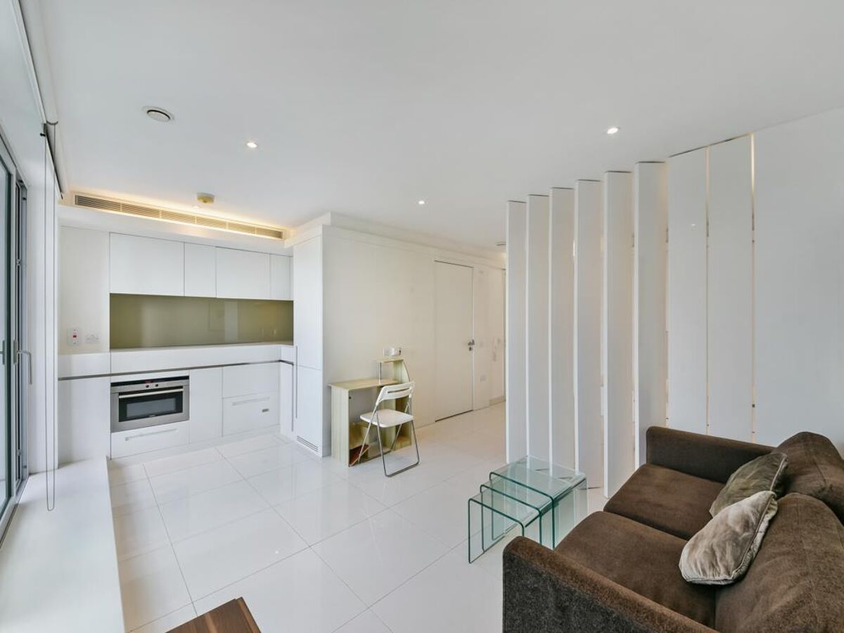 Flat to rent in Pan Peninsula, Pan Peninsula Square, London, E14