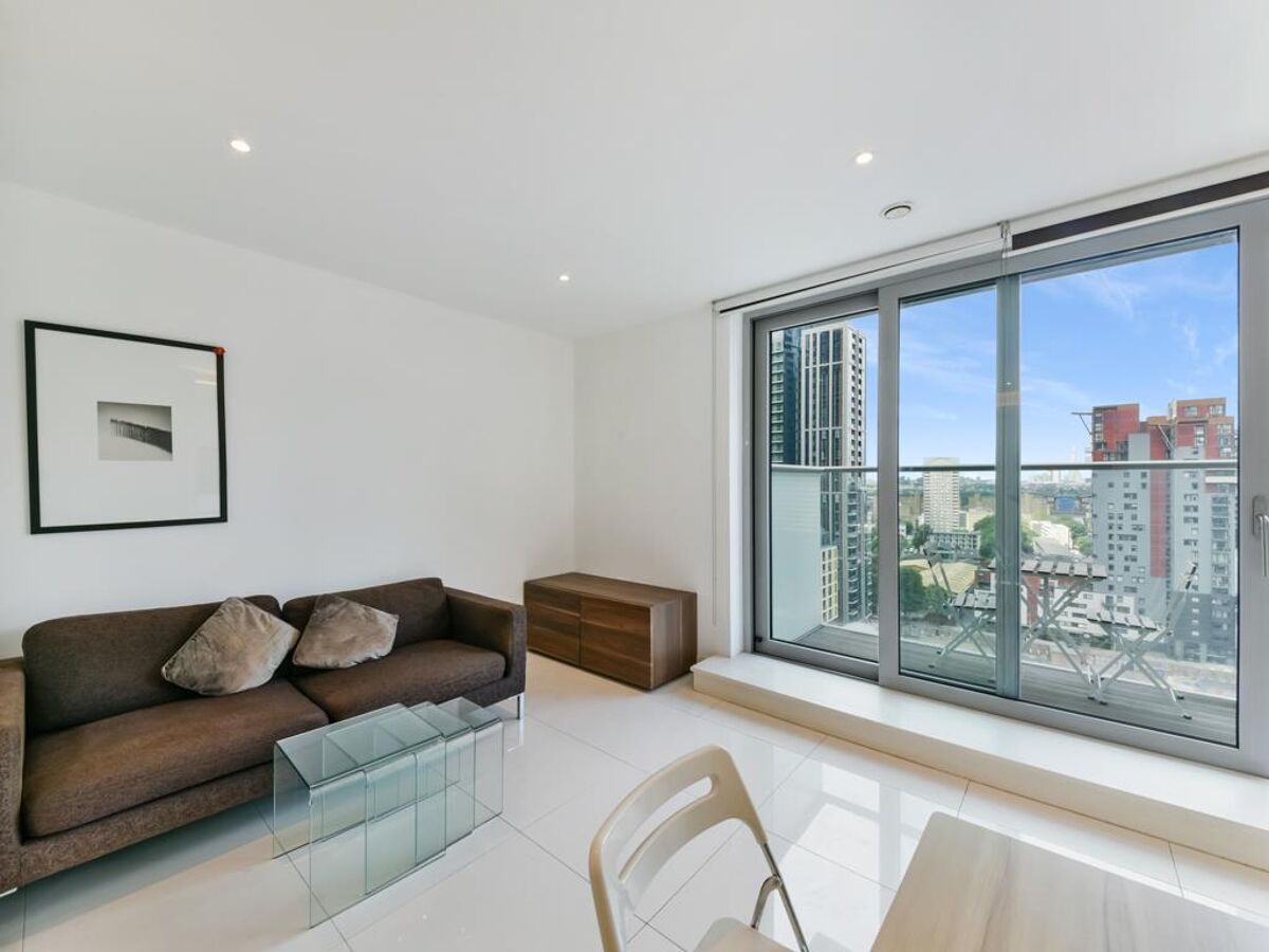 Flat to rent in Pan Peninsula, Pan Peninsula Square, London, E14
