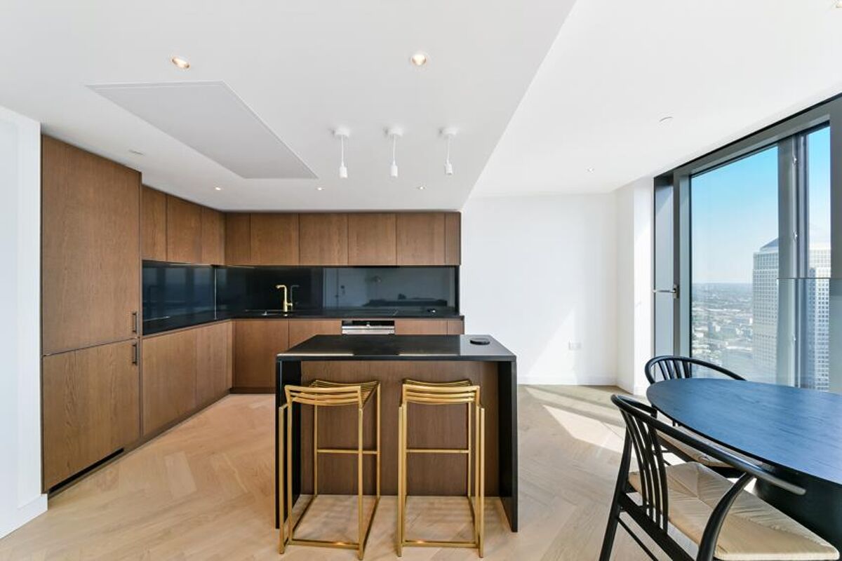 flat to rent in Landmark Pinnacle, Marsh Wall, Isle Of Dogs, London