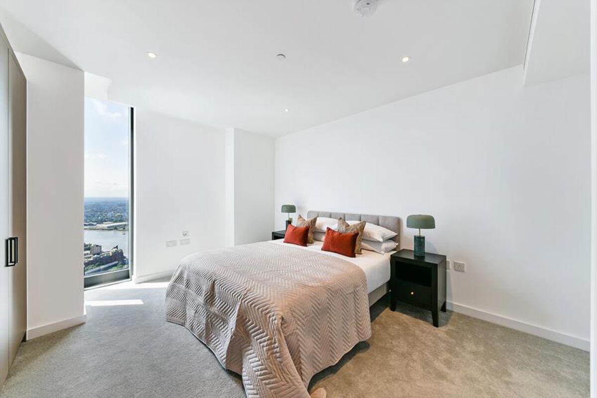 flat to rent in Landmark Pinnacle, Marsh Wall, Isle Of Dogs, London