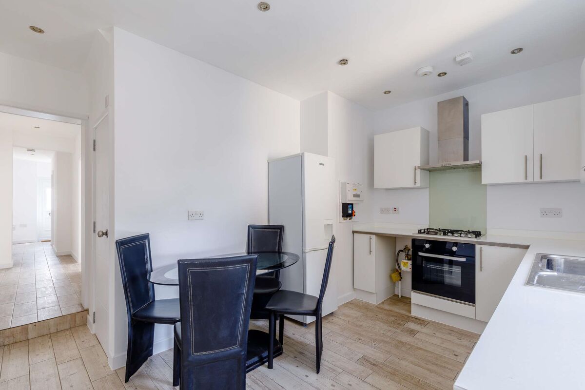 flat to rent in Crescent Road, Woolwich, London, SE18 CUS012191570