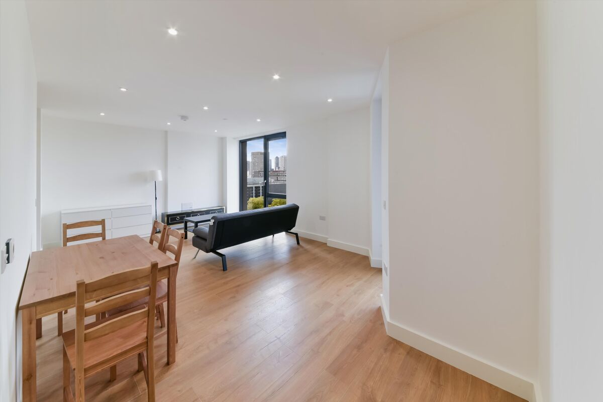 flat to rent in Tellicherry Court, Aberfeldy Square, London, E14