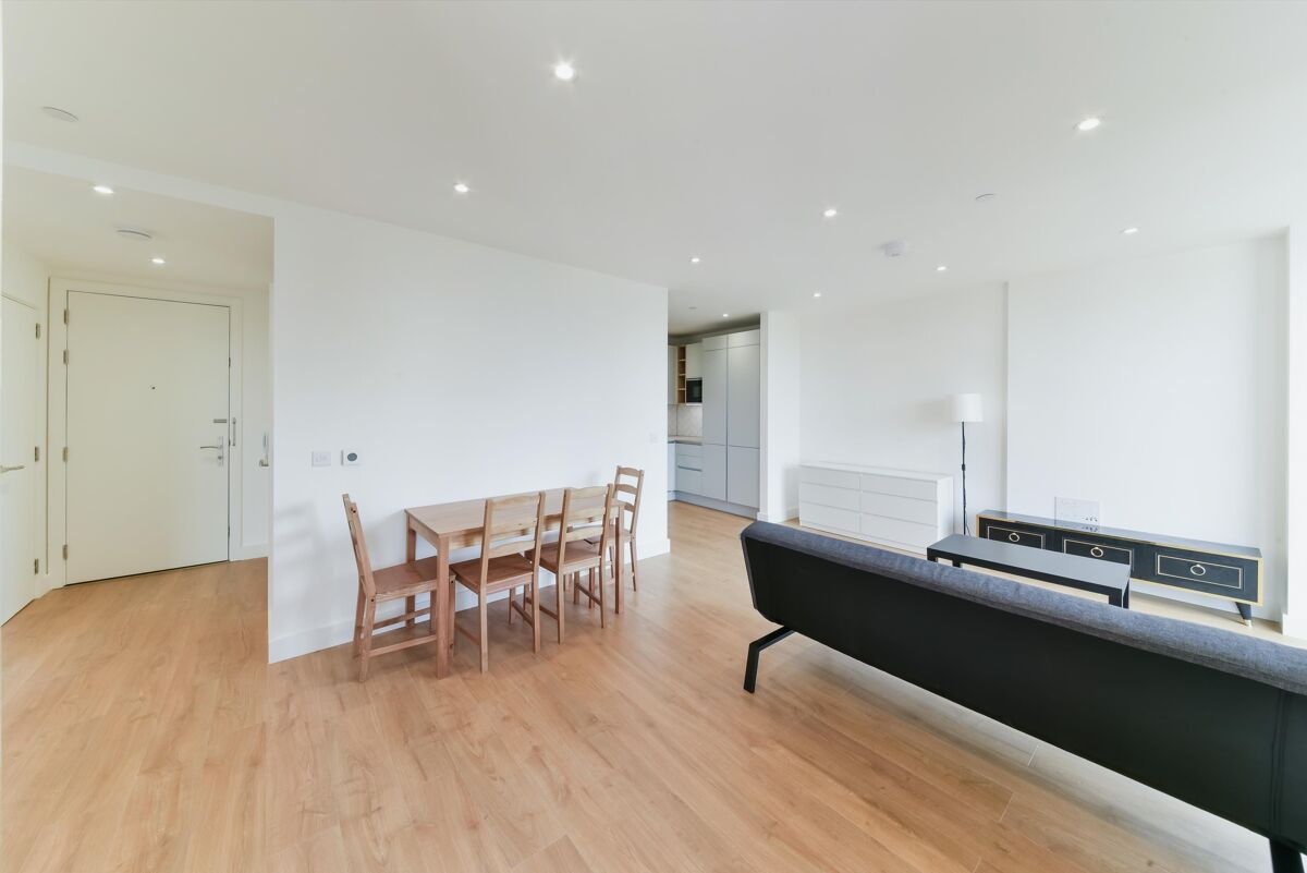 flat to rent in Tellicherry Court, Aberfeldy Square, London, E14