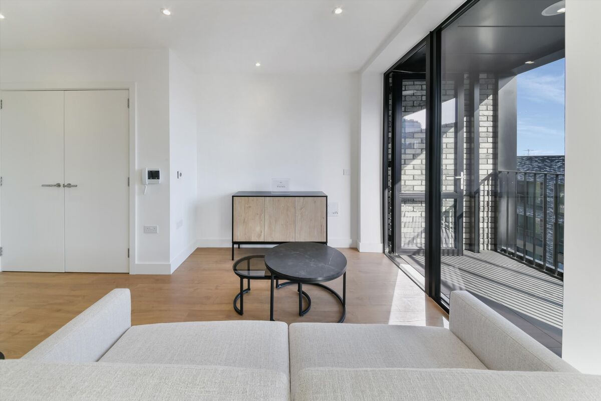 Flat to rent in Peppercorn Court, Blair Street, London, E14