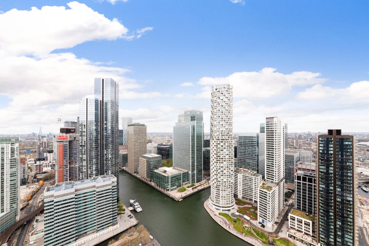 flat to rent in Amory Tower, Marsh Wall, London, E14 CUS012294143