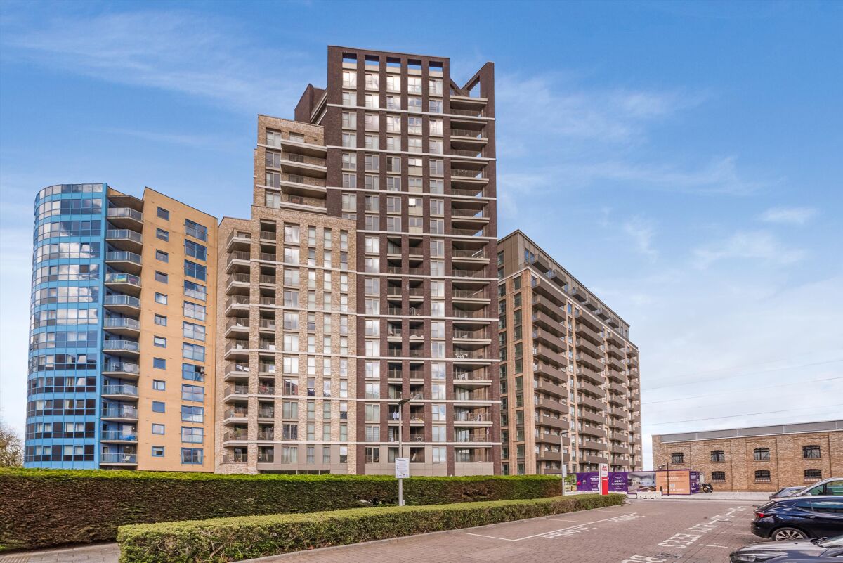 flat to rent in Galleria House, Western Gateway, London, E16