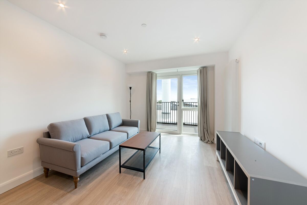flat to rent in Galleria House, Western Gateway, London, E16
