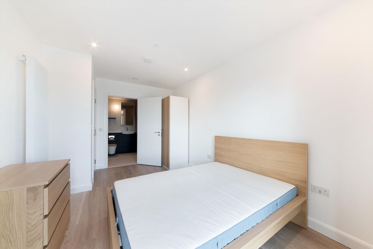 flat to rent in Galleria House, Western Gateway, London, E16