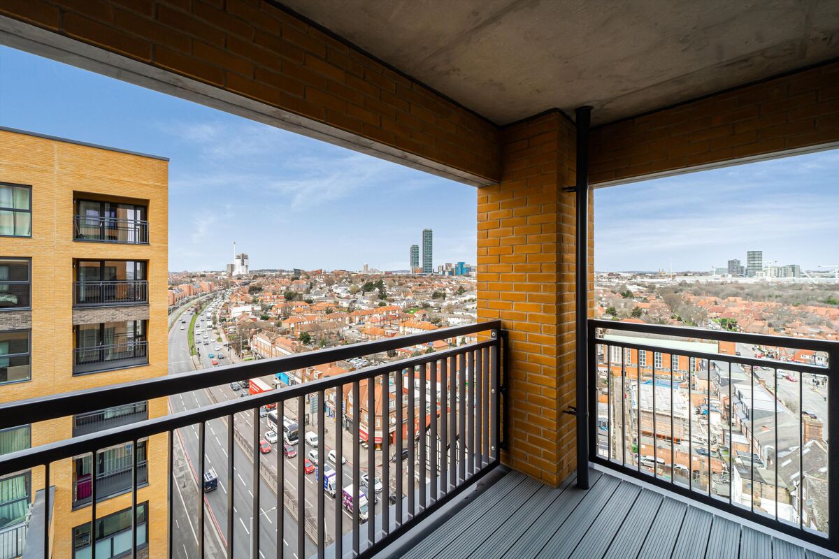 flat to rent in Tabbard Apartments, East Acton Lane, London, W3