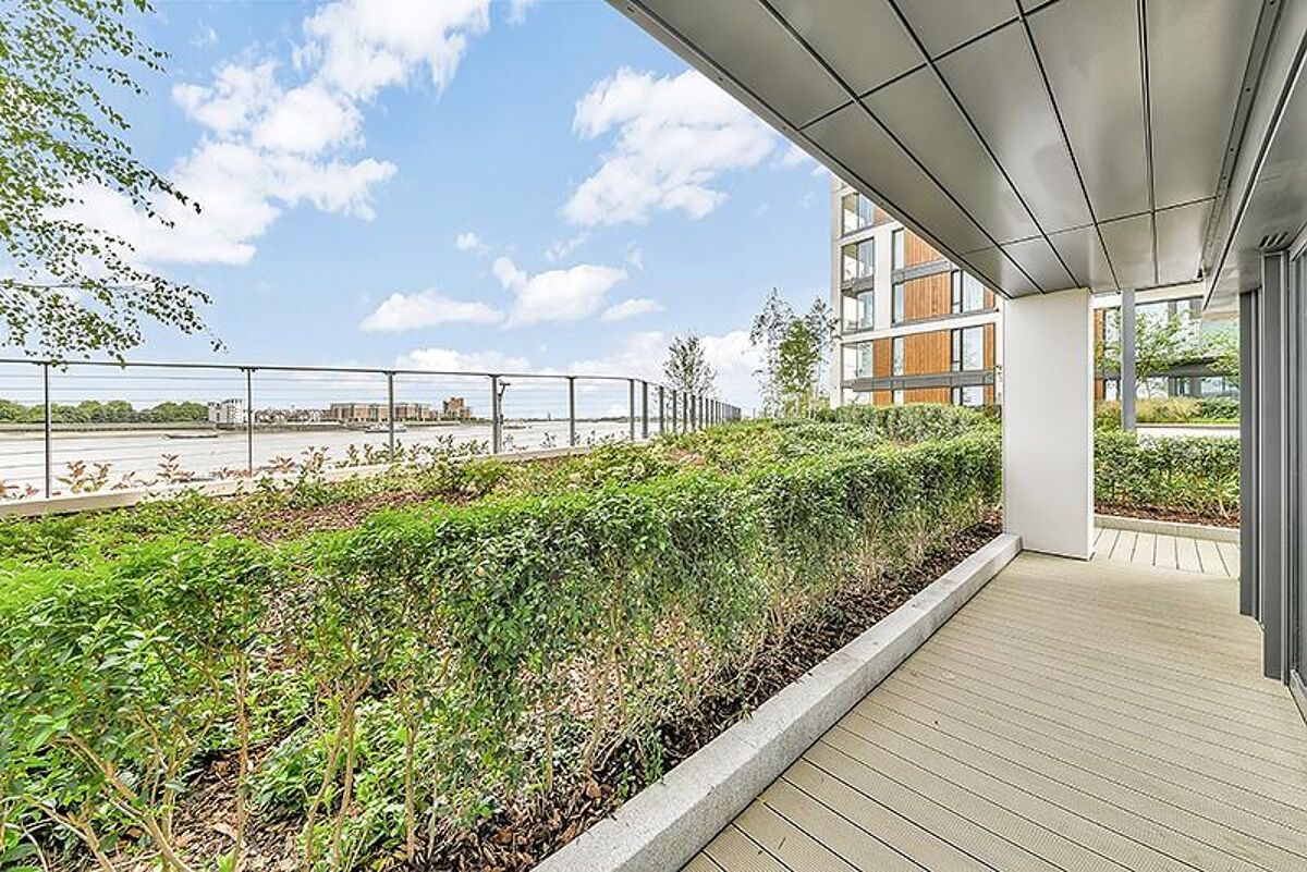 flat to rent in Deveraux House, Duke Of Wellington Avenue, Woolwich