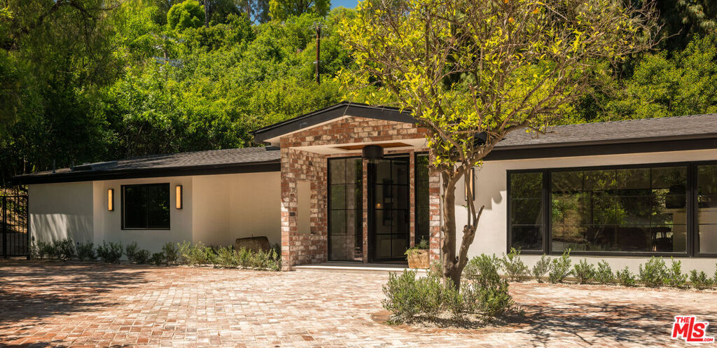 Image of 18001 Boris Dr, Encino, CA, 91316, US