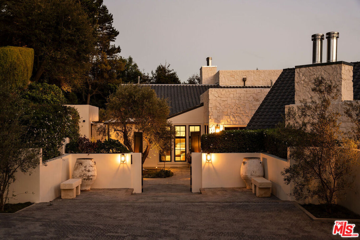 Image of 851 Strada Vecchia Rd, Los Angeles, CA, 90077, US