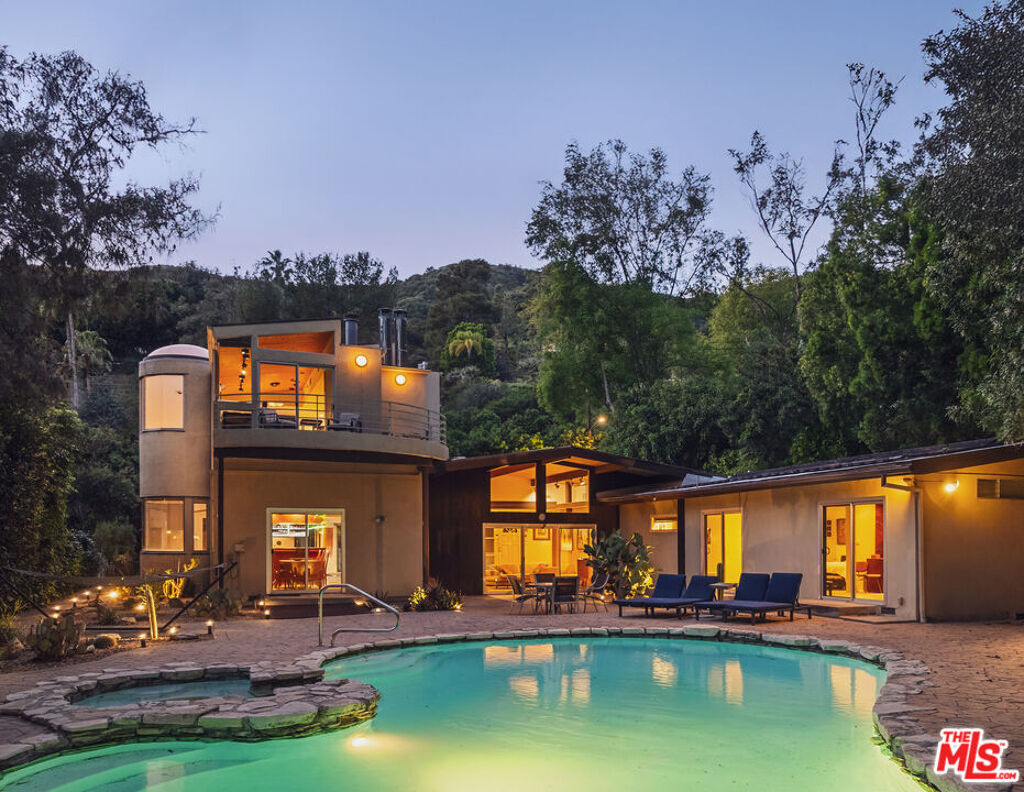 Image of 13044 Sky Valley Rd, Los Angeles, CA, 90049, US