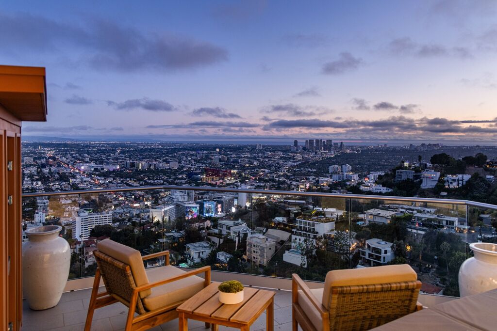 Image of 8572 Hillside Ave, Los Angeles, CA, 90069, US