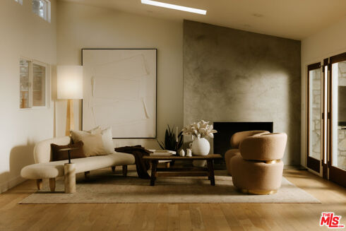 Picture of 4 bedroom house for sale.