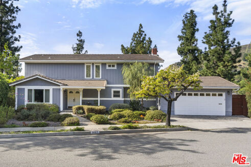 Picture of 4 bedroom house for sale.