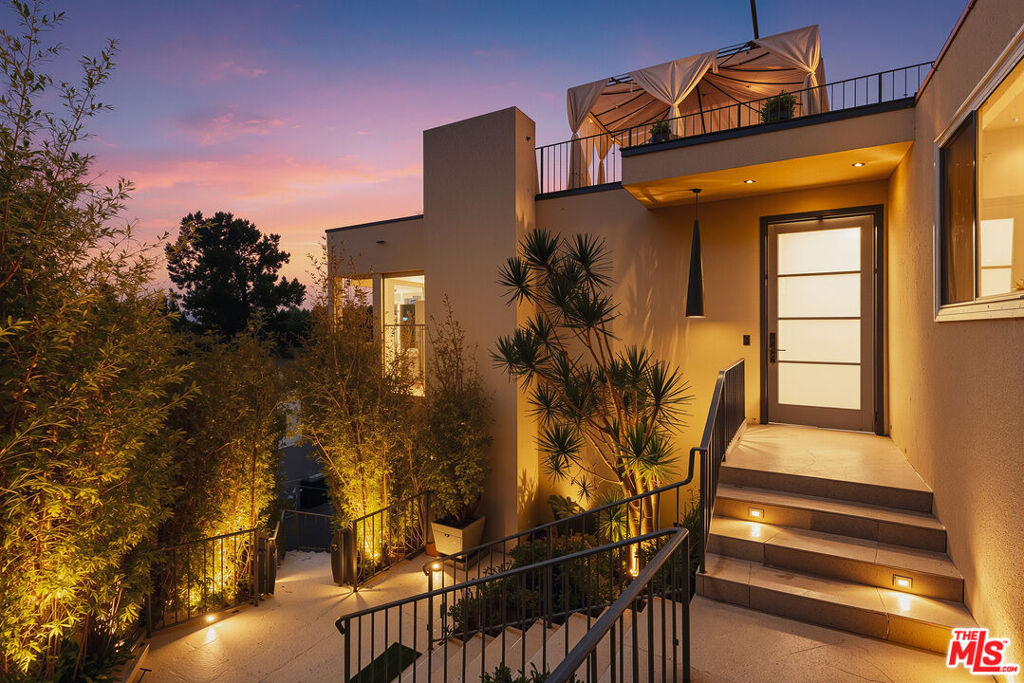 Image of 8715 Sunset Plaza Ter, Los Angeles, CA, 90069, US