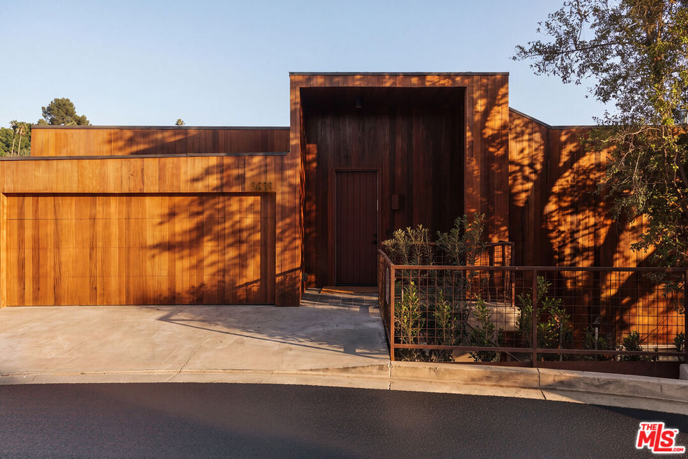 Image of 5698 Holly Oak Dr, Los Angeles, CA, 90068, US