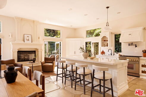 Picture of 2 bedroom house for sale.