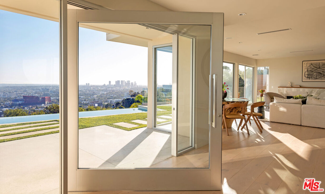 Image of 8515 Hedges Way, Los Angeles, CA, 90069, US