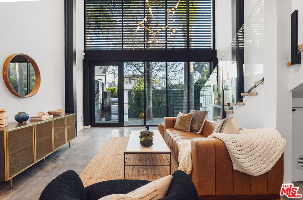 Image of 303 Venice Way, Venice, CA, 90291, US