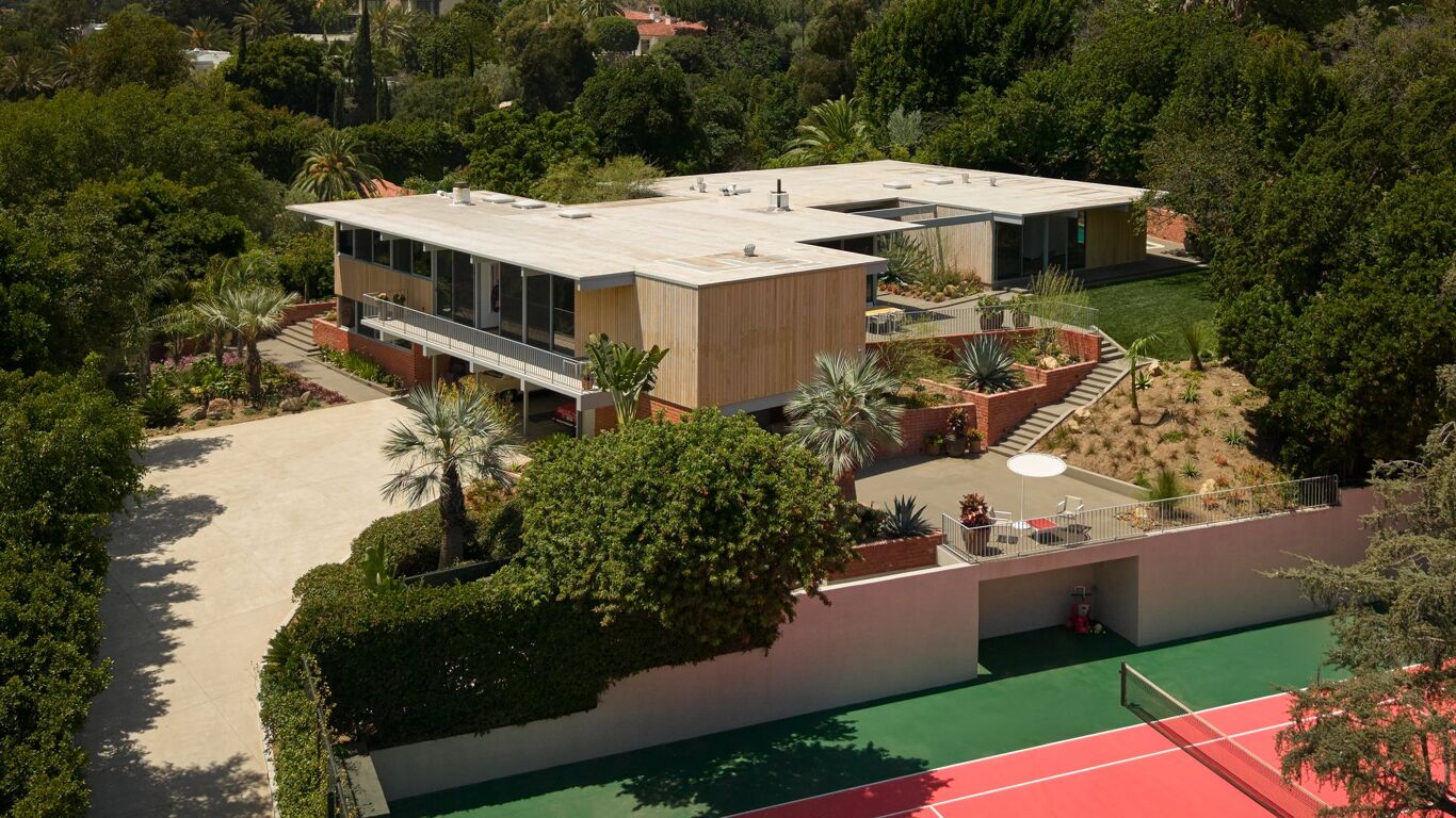 Image of 1035 Summit Dr, Beverly Hills, CA, 90210, United States