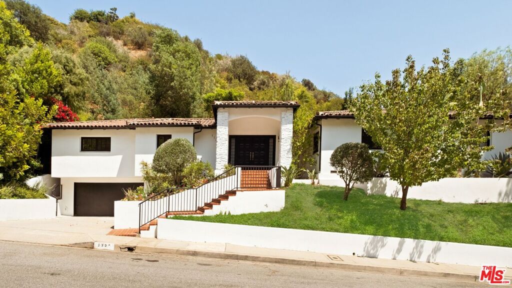 Image of 1132 Chantilly Rd, Los Angeles, CA, 90077, US